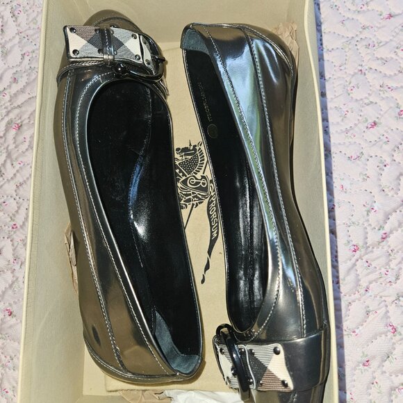 Burberry Metallic Flats with Buckle Detail. - Picture 8 of 9